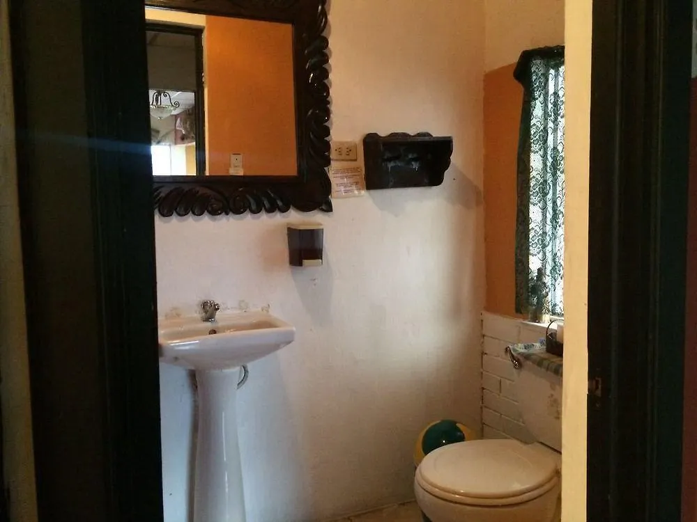אנטיגואה גואטמלה Hotel La Casa De Don Ismael לינה וארוחת בוקר