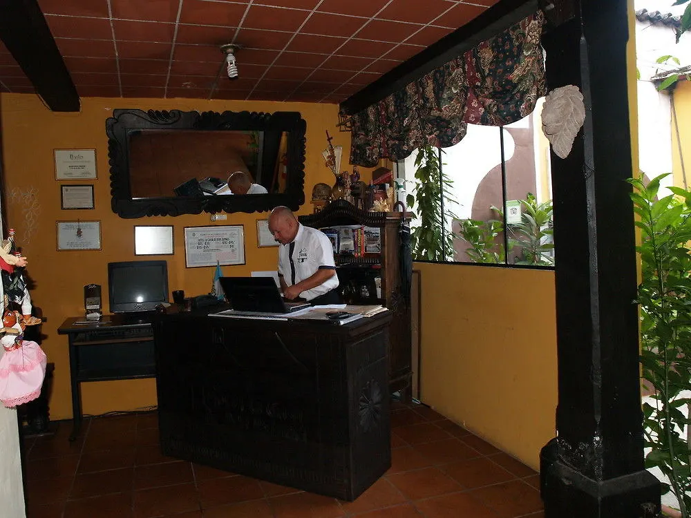 ** לינה וארוחת בוקר אנטיגואה גואטמלה Hotel La Casa De Don Ismael הונדורס